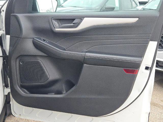 Certified 2022 Ford Escape SE w/ SE Sport Appearance Package image 9