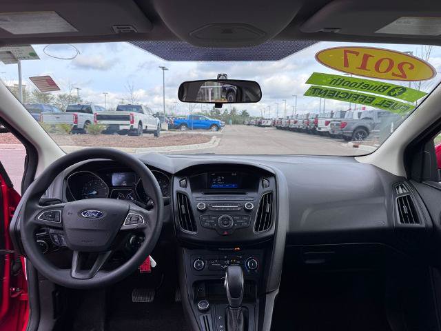 Certified 2017 Ford Focus SE FWD image 14
