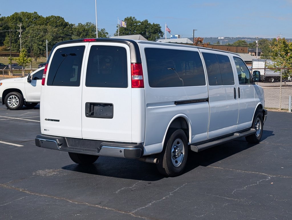 Used 2025 Chevrolet Express 3500 LT w/ LT Preferred Equipment Group RWD image 6