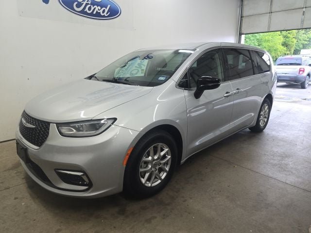 Used 2024 Chrysler Pacifica Touring-L