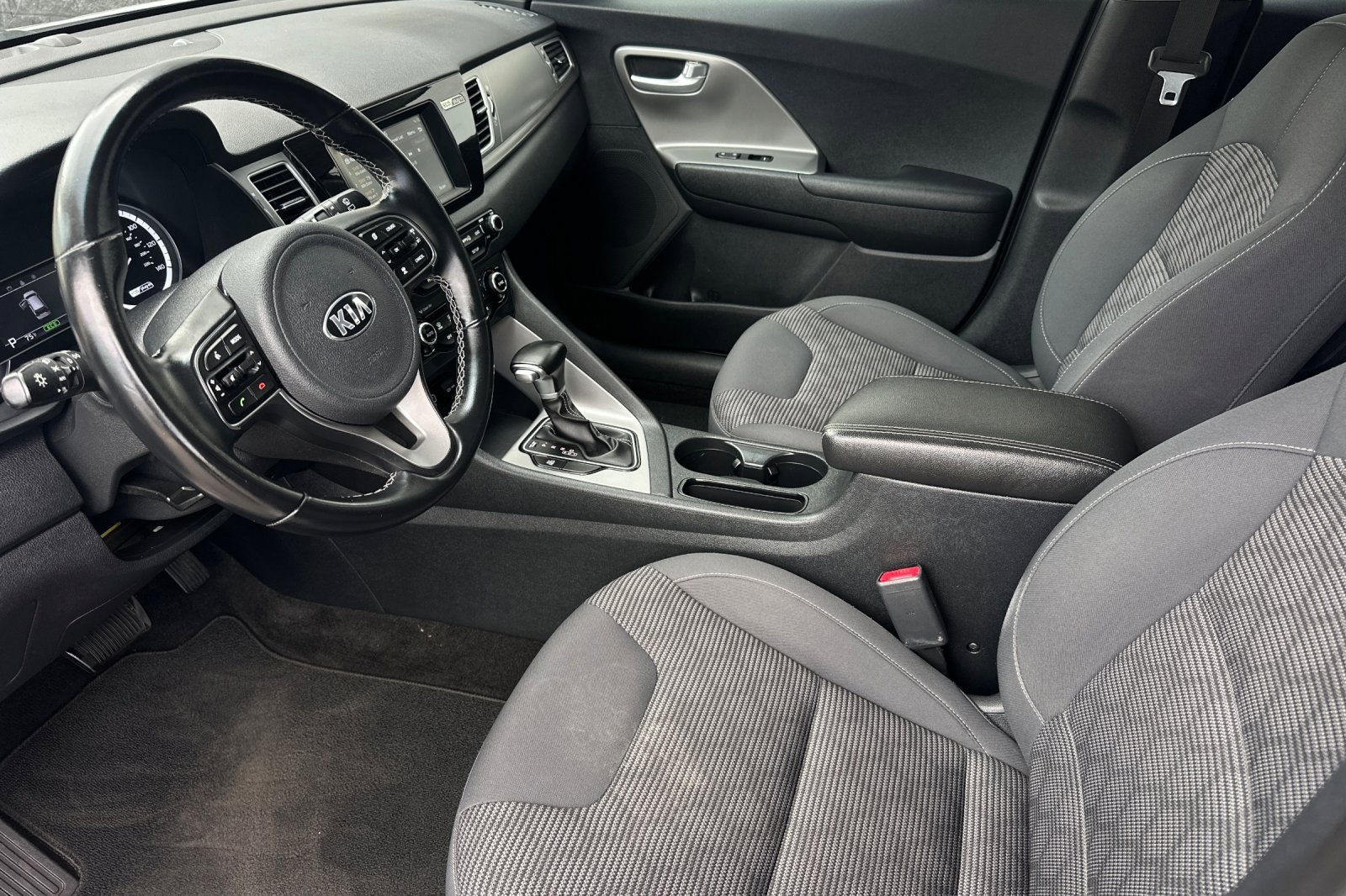 Used 2018 Kia Niro LX image 9