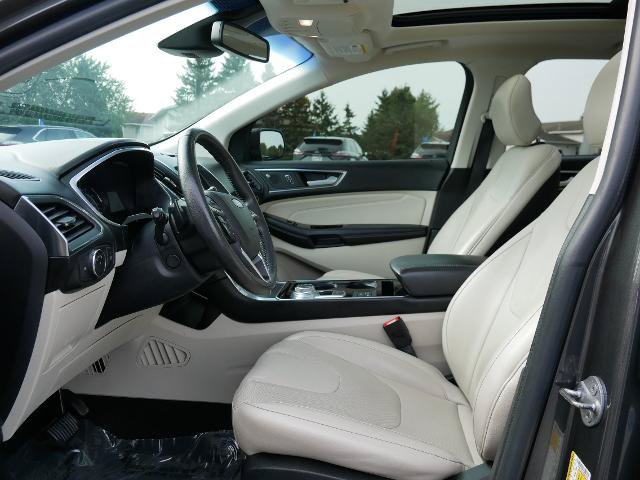 Certified 2019 Ford Edge Titanium w/ Equipment Group 301A AWD/4WD image 10