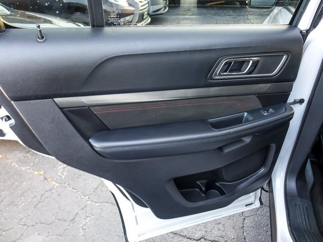 Certified 2018 Ford Explorer XLT w/ Equipment Group 202A AWD/4WD image 29