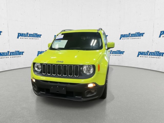 Used 2017 Jeep Renegade Latitude w/ Cold Weather Group FWD image 4