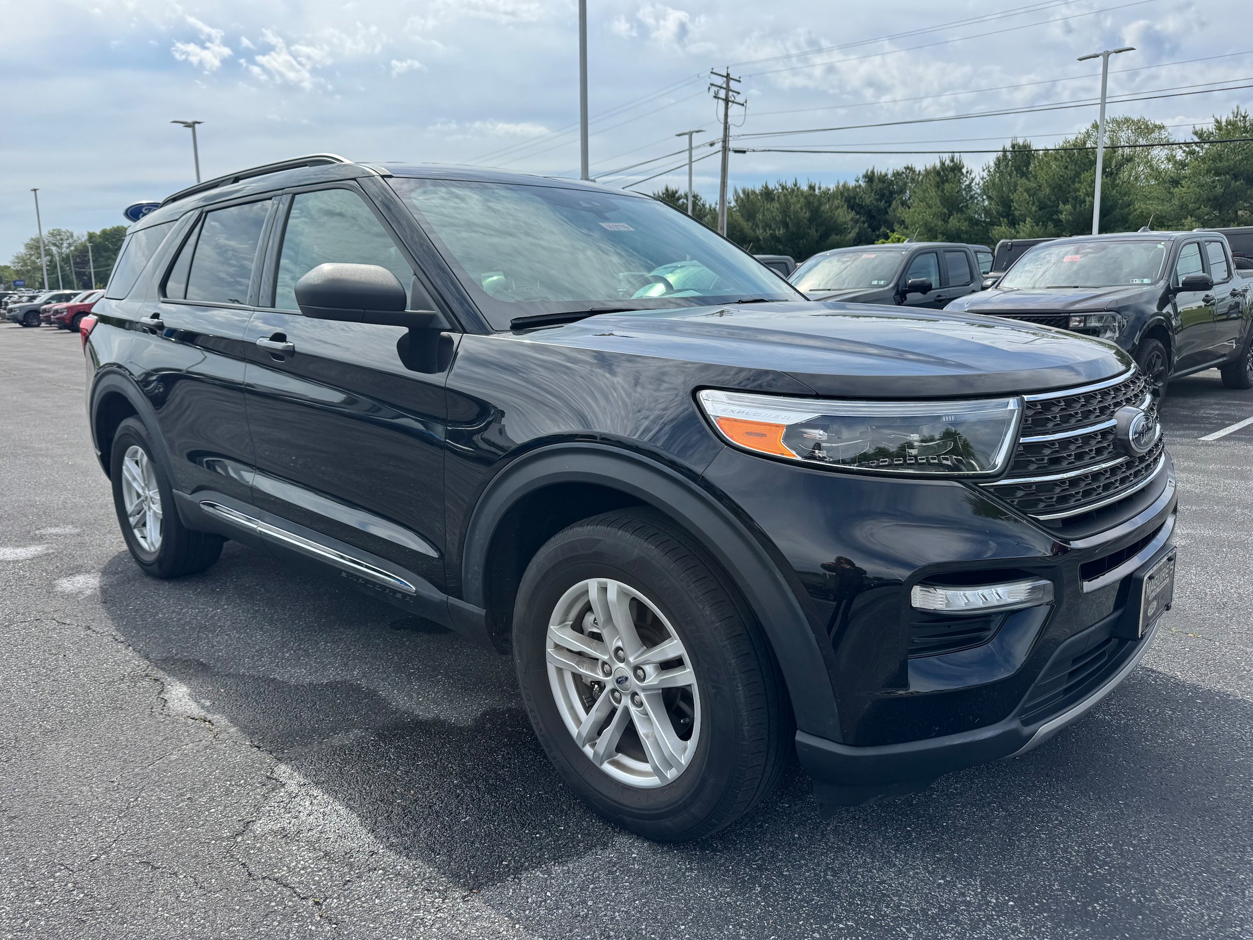 Certified 2022 Ford Explorer XLT w/ Equipment Group 202A AWD/4WD image 7