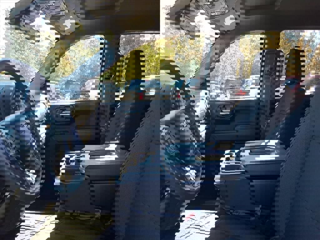 Used 2025 Chevrolet Silverado 1500 Custom image 8