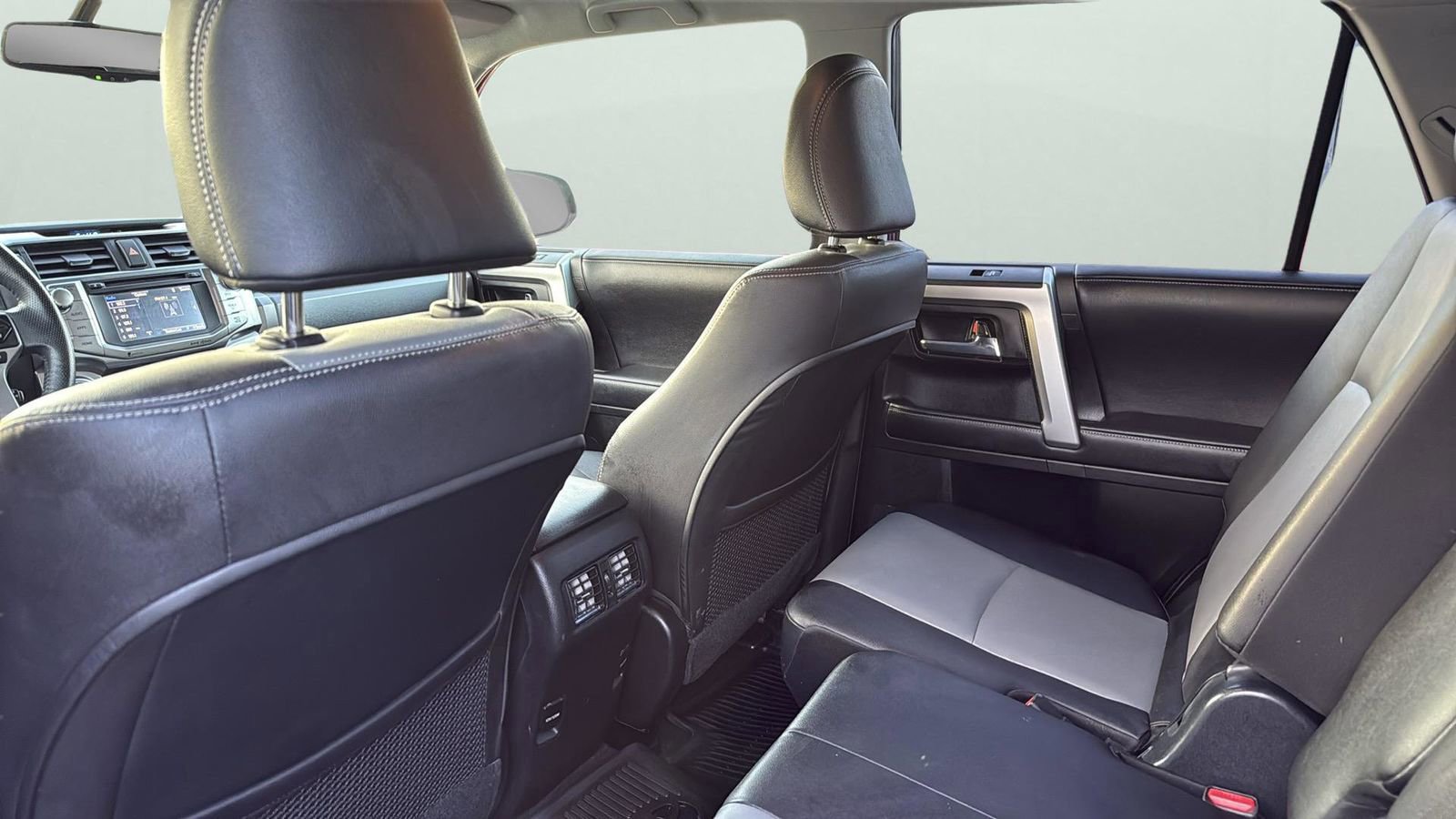 Used 2017 Toyota 4Runner SR5 Premium image 29