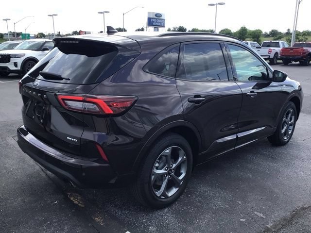 Certified 2023 Ford Escape ST-Line w/ Tech Pack #1 AWD/4WD image 4
