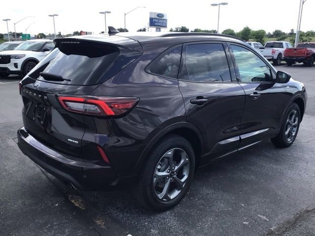 Certified 2023 Ford Escape ST-Line w/ Tech Pack #1 AWD/4WD image 4