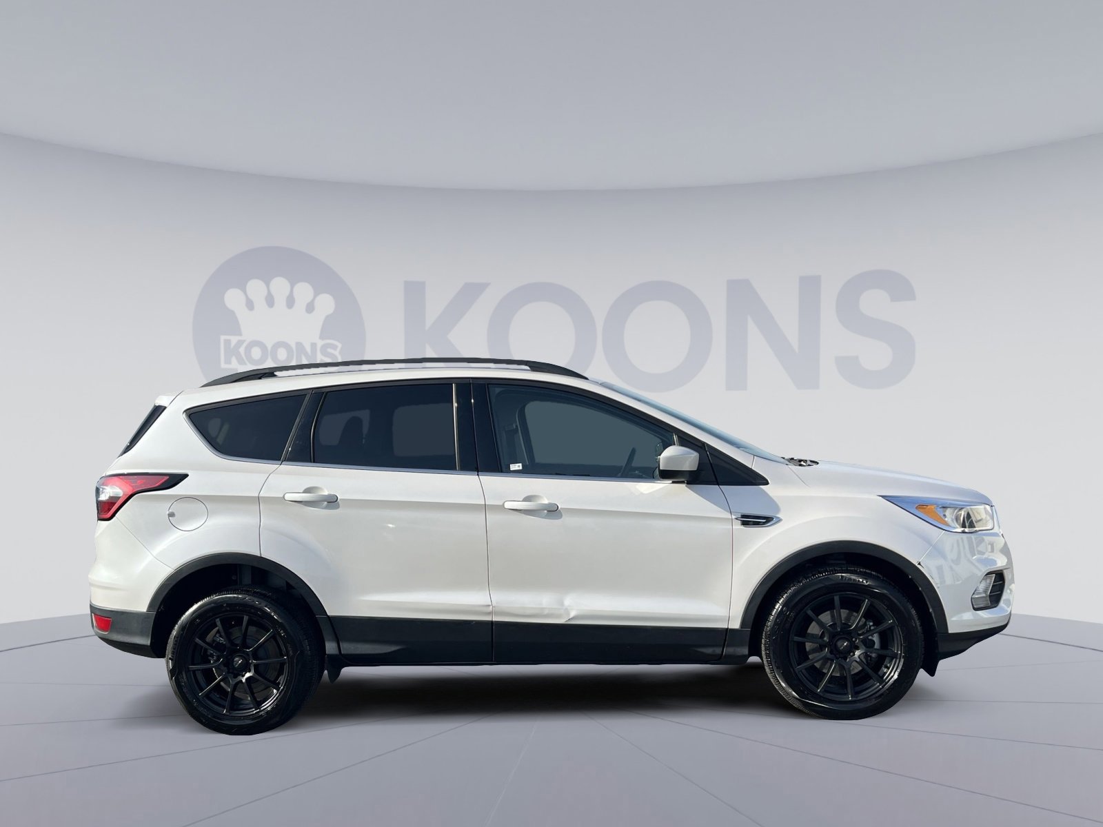 Certified 2018 Ford Escape SE w/ SE Sync 3 Package image 6