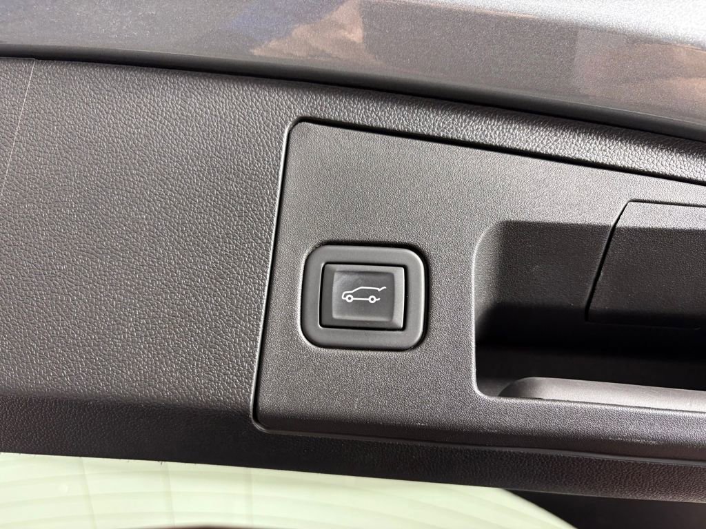 Used 2024 Cadillac XT4 Premium Luxury image 32