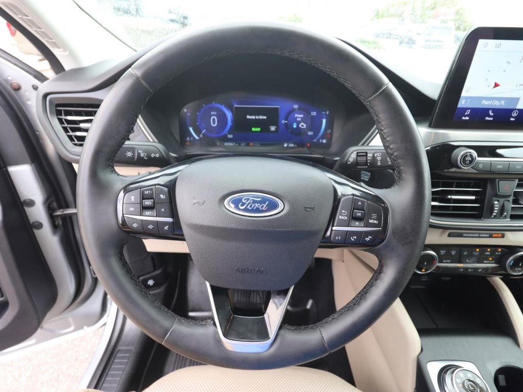Certified 2022 Ford Escape Titanium image 17
