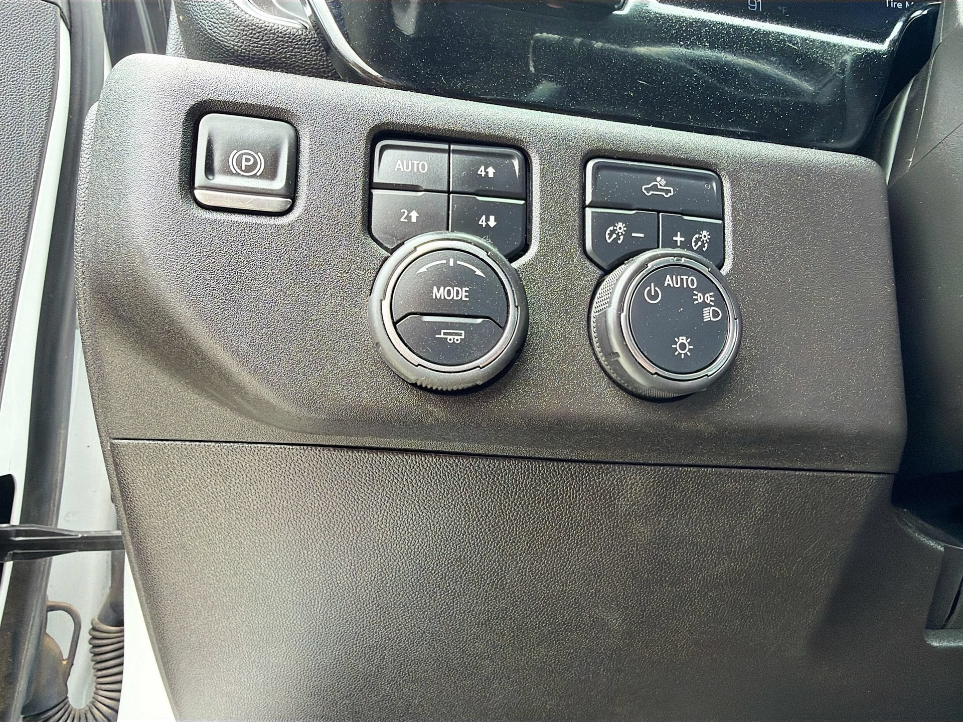Used 2025 Chevrolet Silverado 1500 LT AWD/4WD image 14
