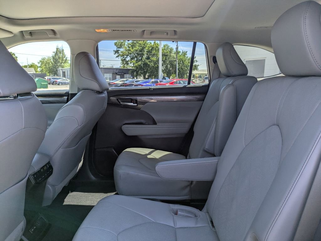 Used 2022 Toyota Highlander Platinum AWD/4WD image 14