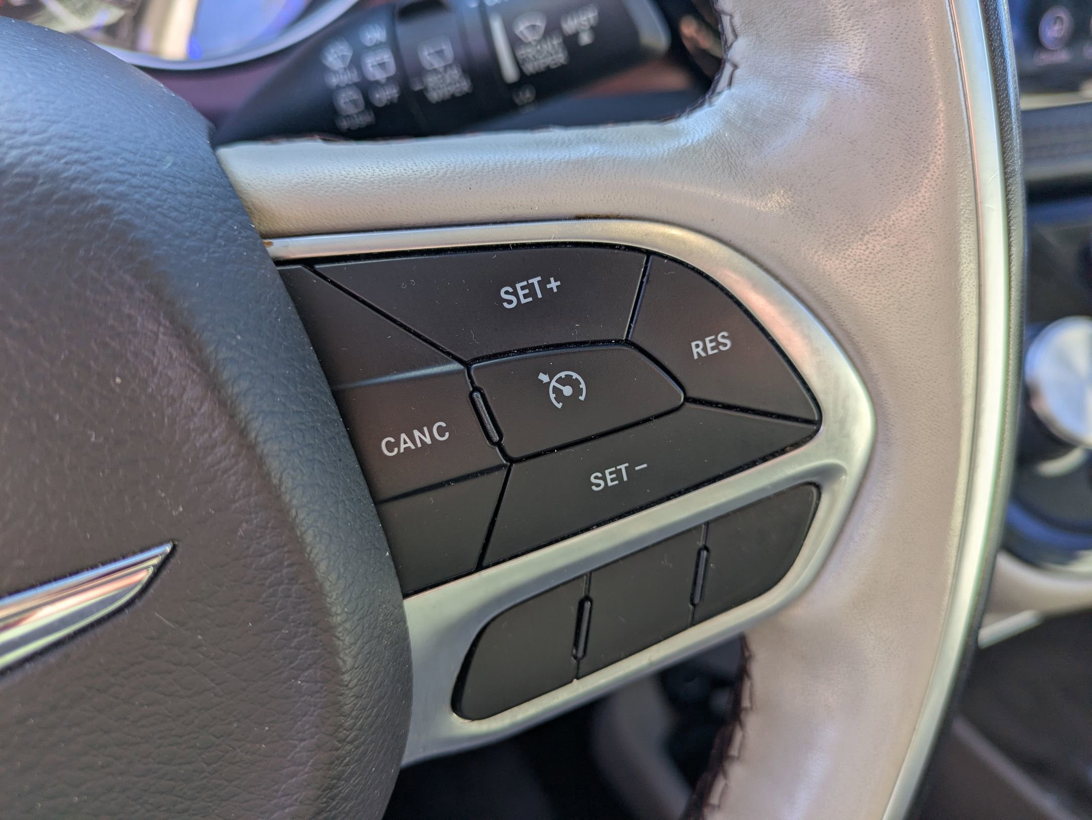 Used 2020 Chrysler Pacifica Limited image 17