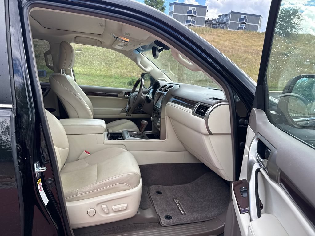 Used 2019 Lexus GX 460 Premium w/ Premium Package AWD/4WD image 33