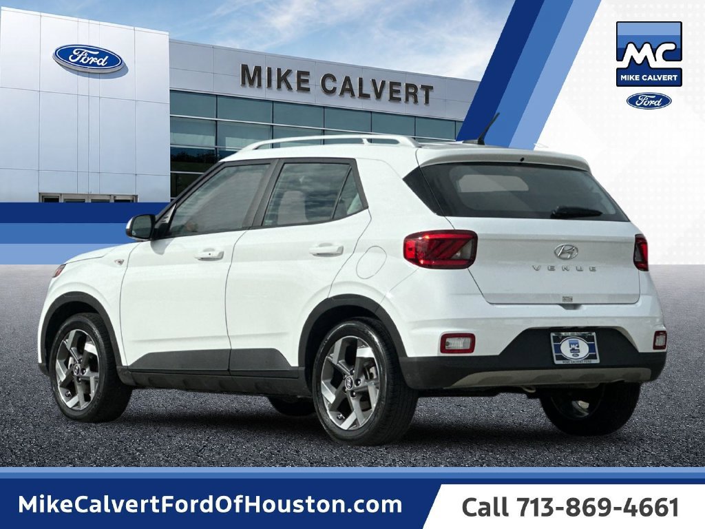 Used 2025 Hyundai Venue SEL FWD image 3