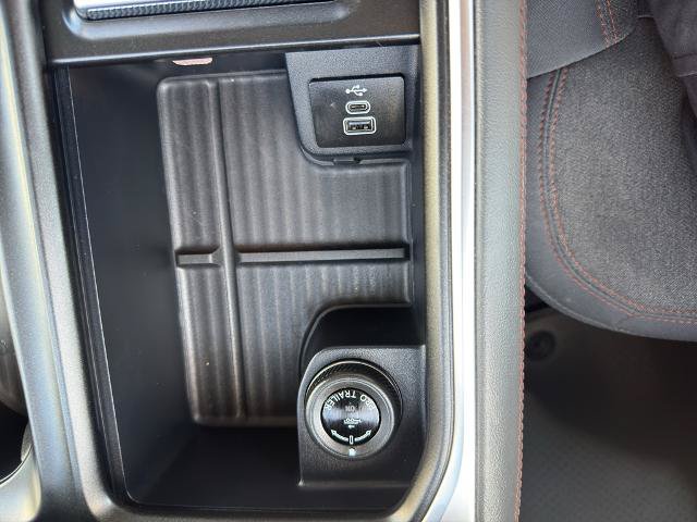 Certified 2025 Ford Expedition Active AWD/4WD image 10