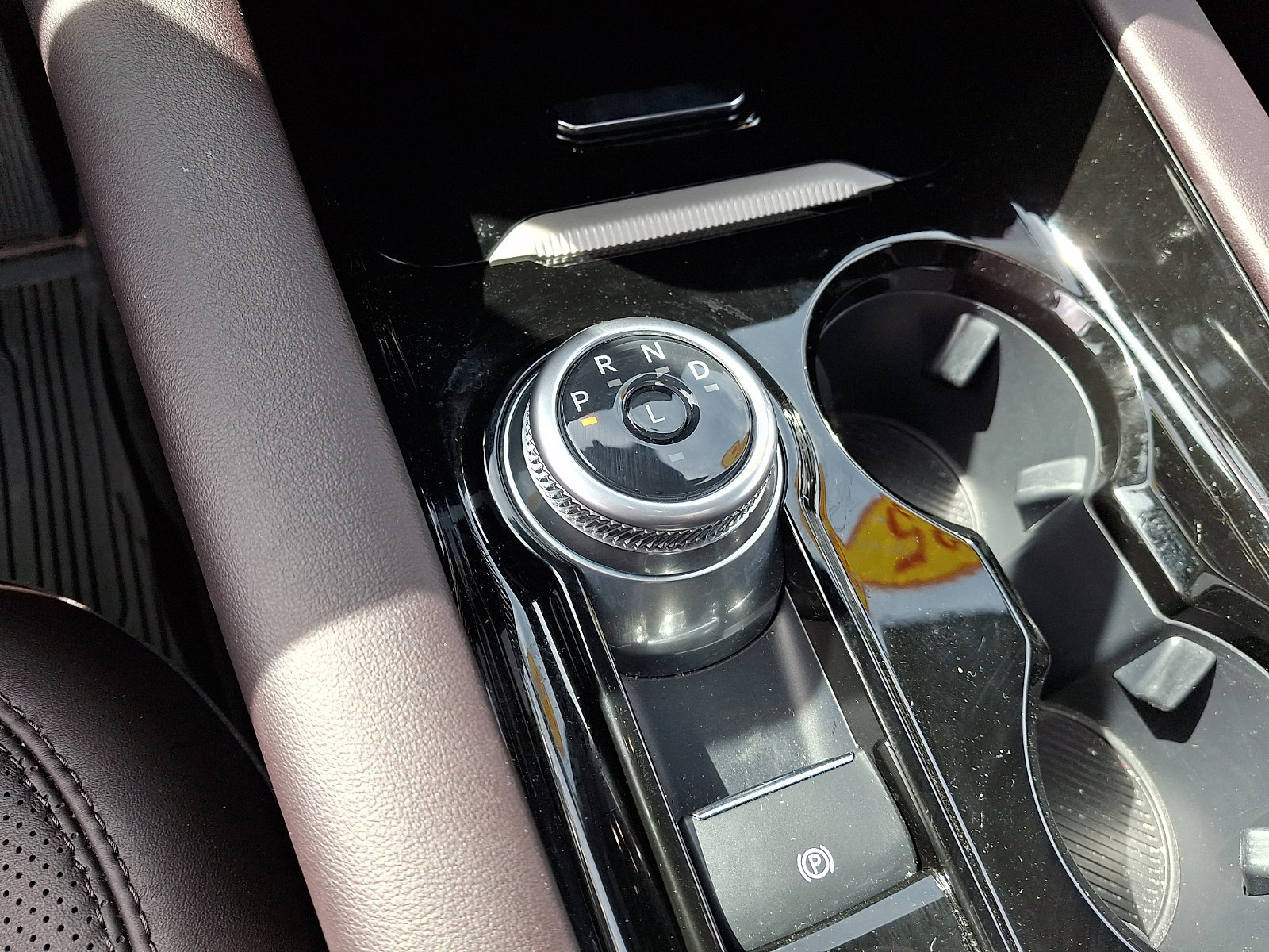 Certified 2025 Ford Explorer Platinum w/ LUX Leather Package image 17