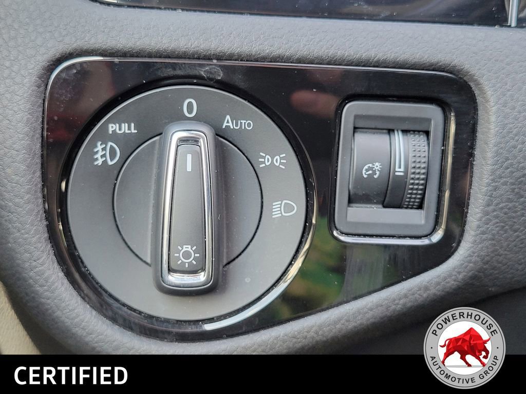 Used 2018 Volkswagen GTI SE FWD image 28