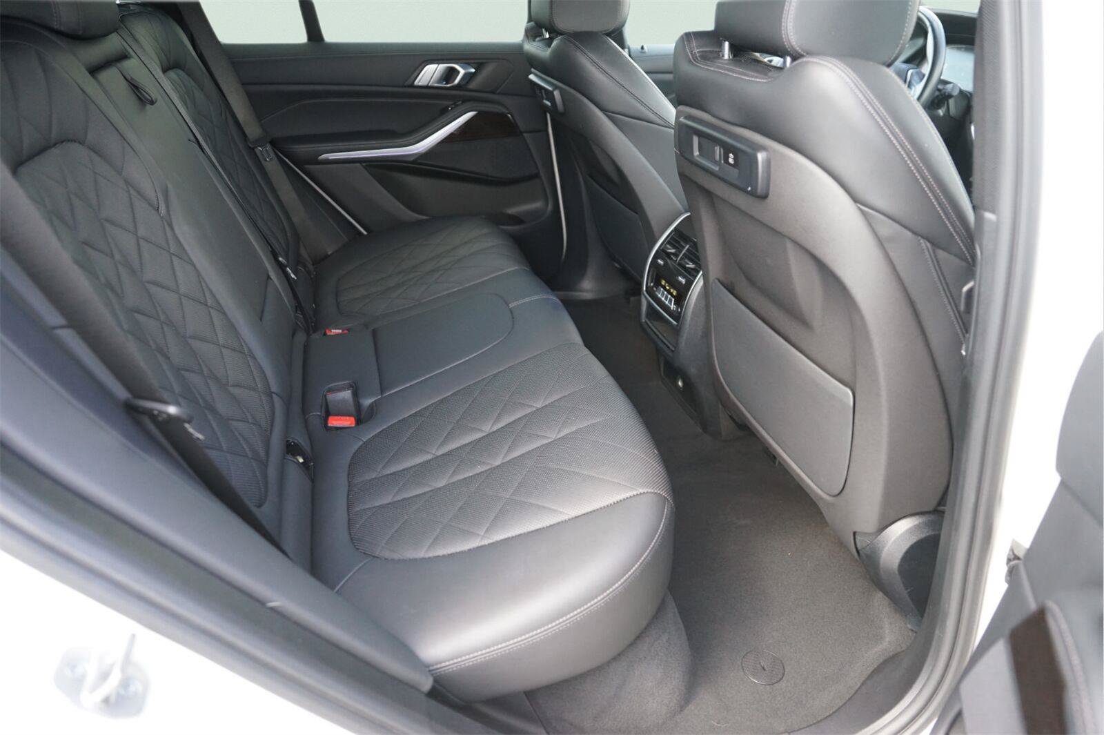 Used 2023 BMW X5 xDrive40i AWD/4WD image 16