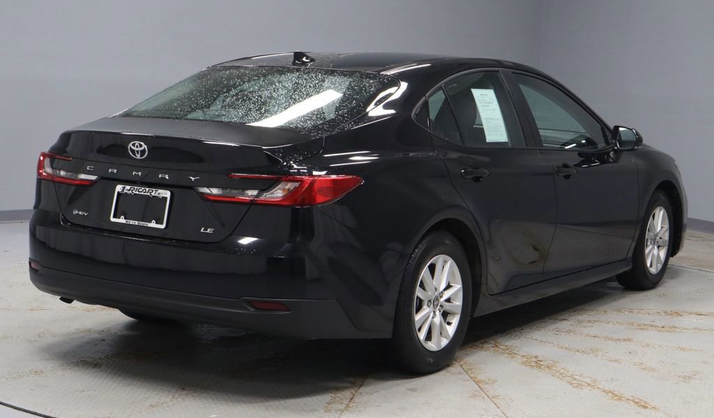 Used 2025 Toyota Camry LE FWD image 5