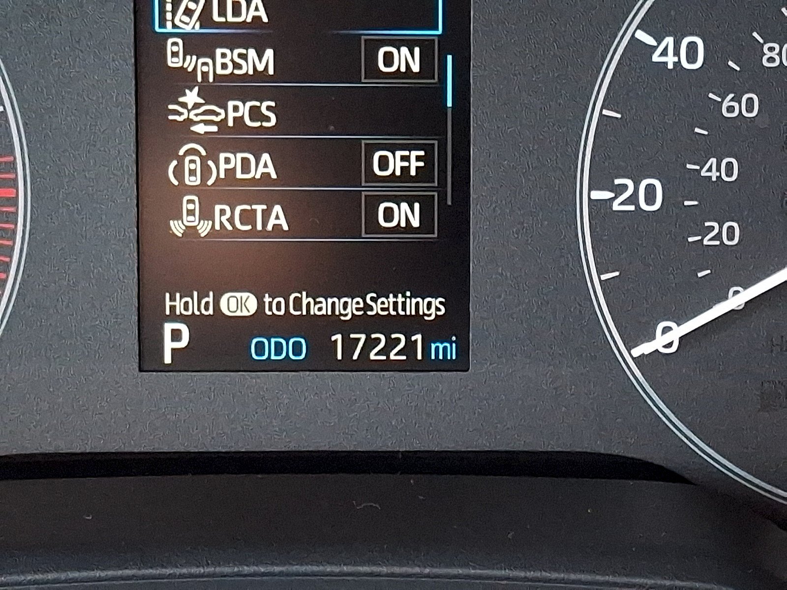 Used 2025 Toyota Corolla Cross LE FWD image 17