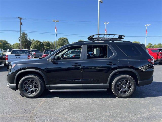 Used 2025 Honda Pilot TrailSport image 2