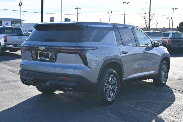 Used 2024 Chevrolet Traverse LS AWD/4WD image 9