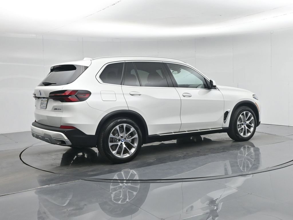 Used 2025 BMW X5 xDrive50e image 28