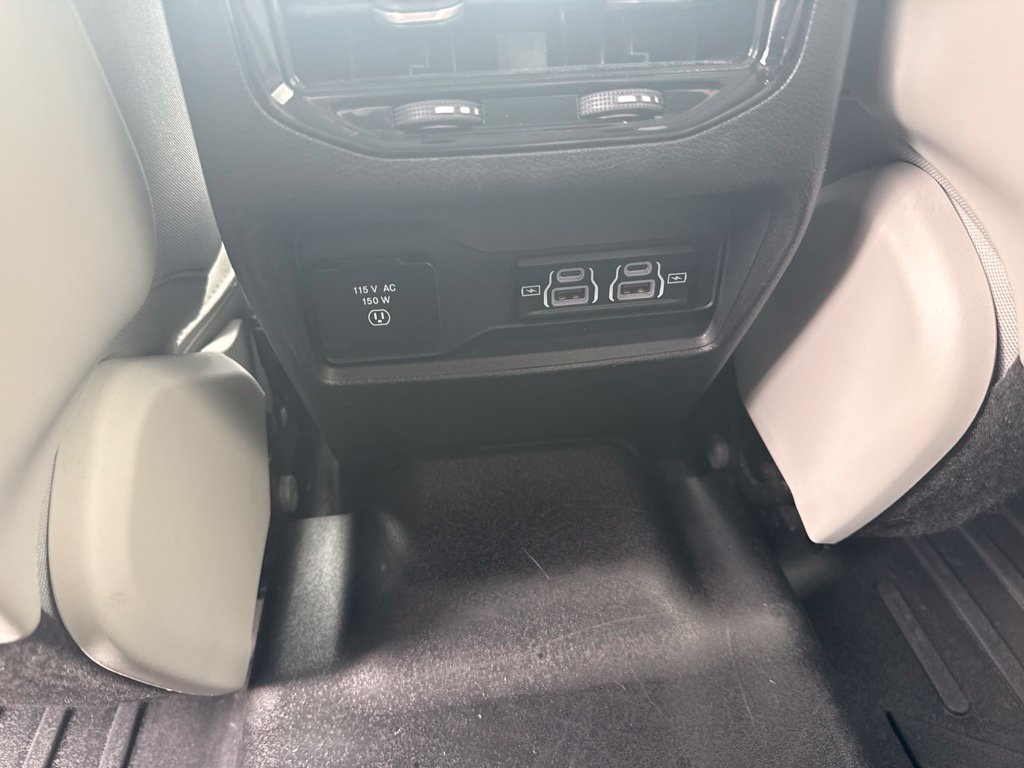 Used 2021 Jeep Grand Cherokee L Summit w/ Advanced Protech Group IV AWD/4WD image 17