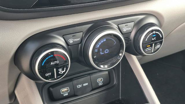 Used 2025 Hyundai Venue SEL FWD image 23