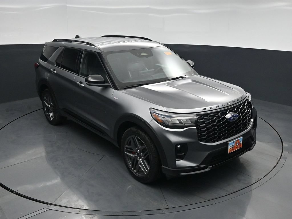 Certified 2025 Ford Explorer ST-Line w/ ST-Line Street Pack AWD/4WD image 36