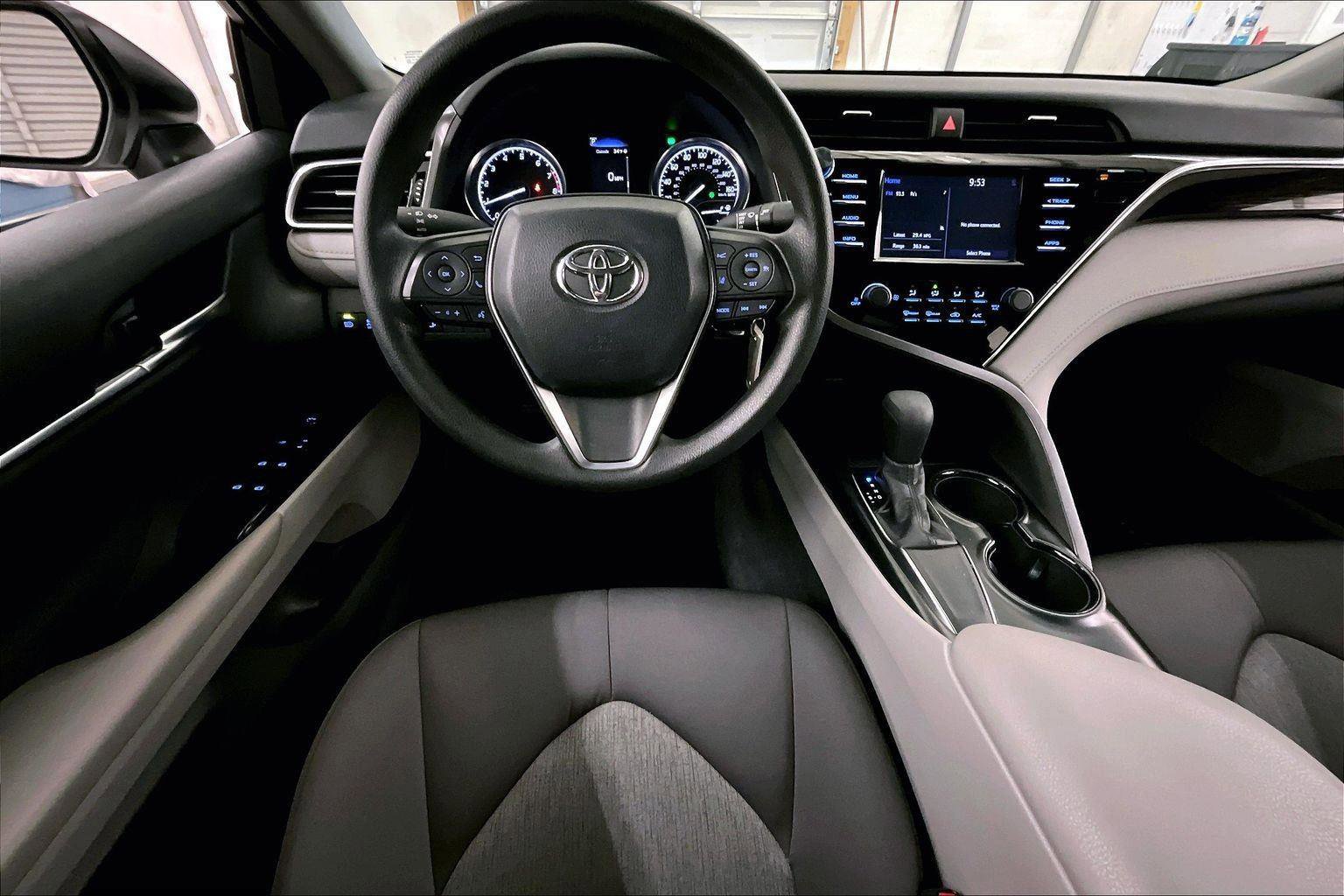 Used 2018 Toyota Camry LE image 7