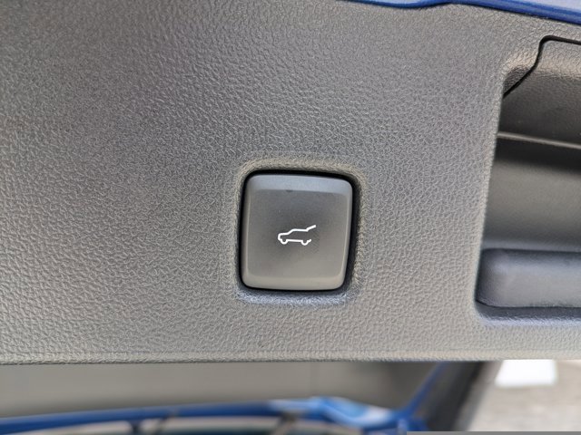 Certified 2022 Ford Escape Titanium w/ Class II Trailer Tow Package image 19