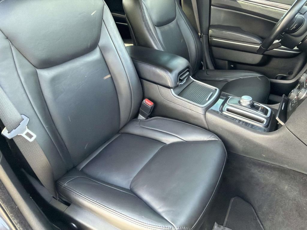 Used 2022 Chrysler 300 Touring L image 24