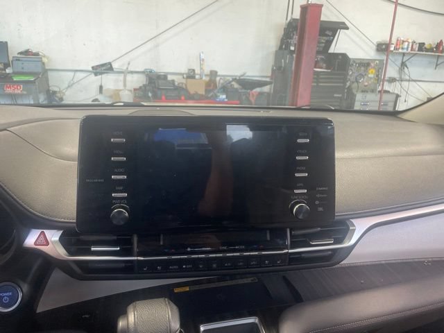 Used 2021 Toyota Sienna Limited FWD image 6
