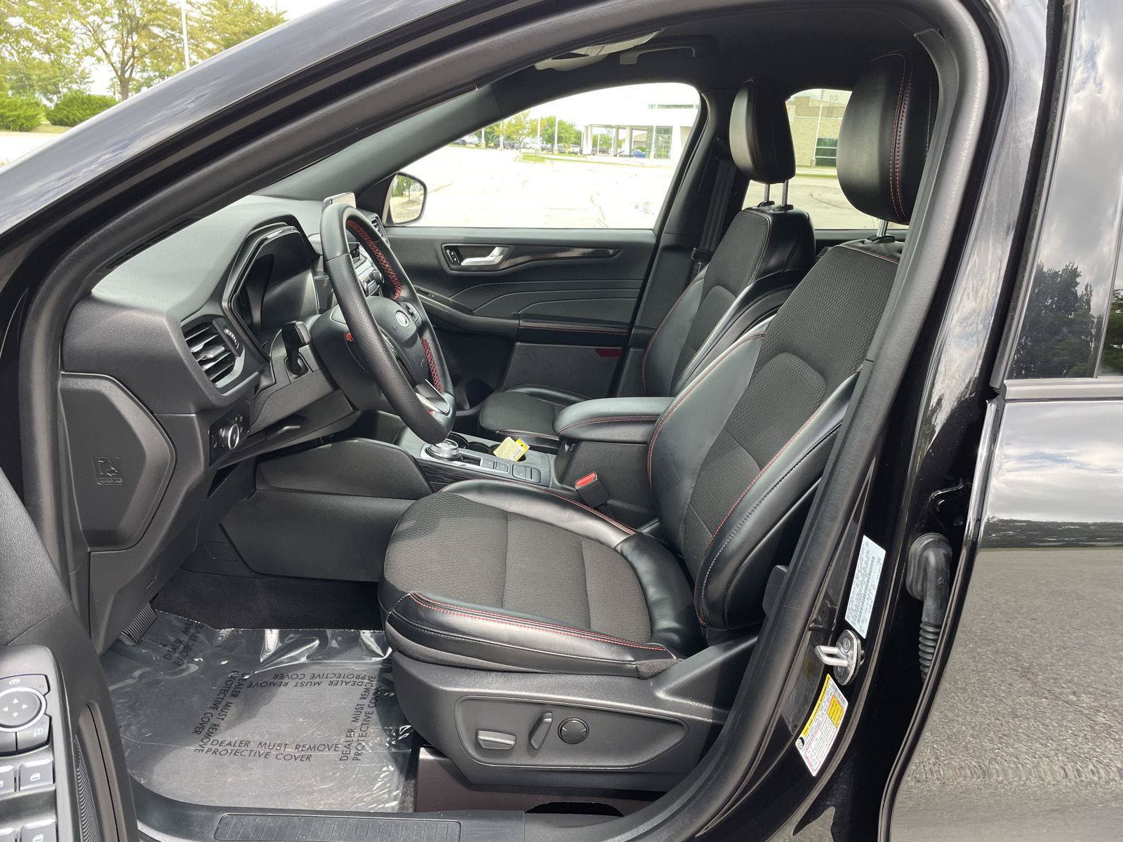 Certified 2025 Ford Escape ST-Line Select AWD/4WD image 17
