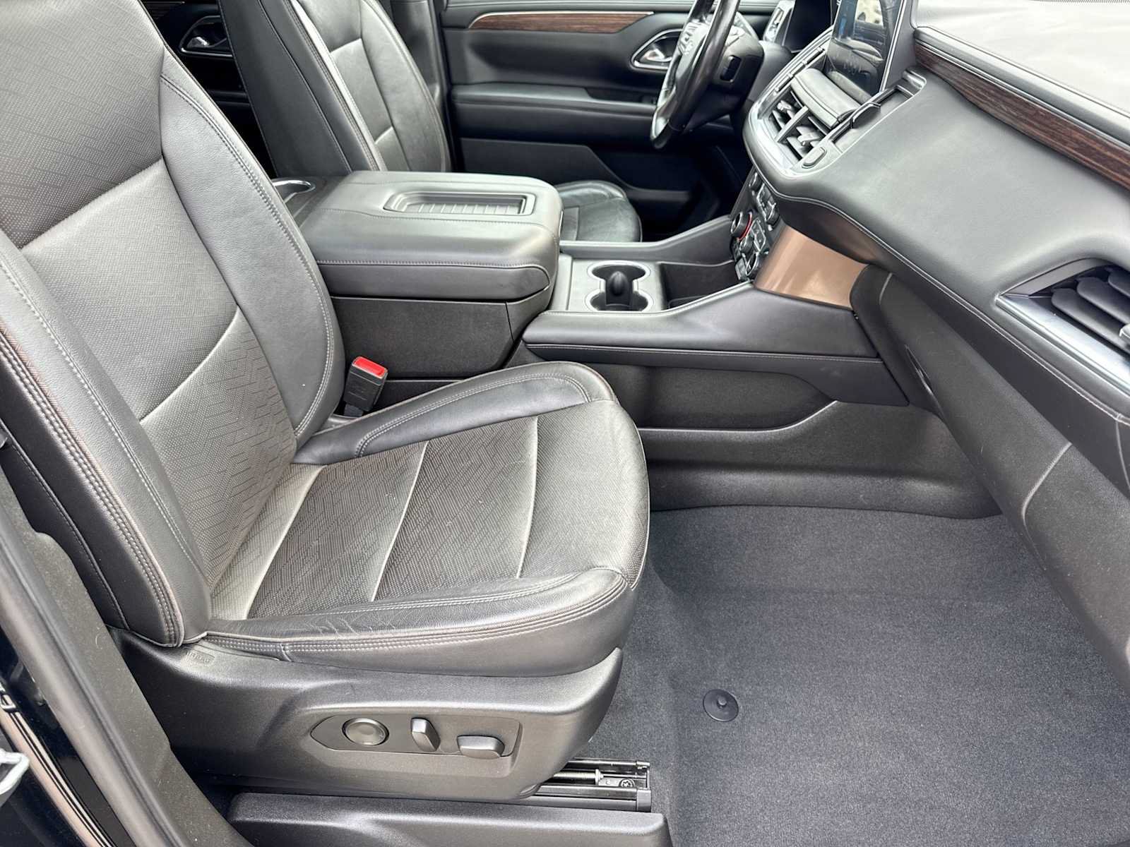 Used 2021 Chevrolet Suburban High Country w/ Premium Package AWD/4WD image 23