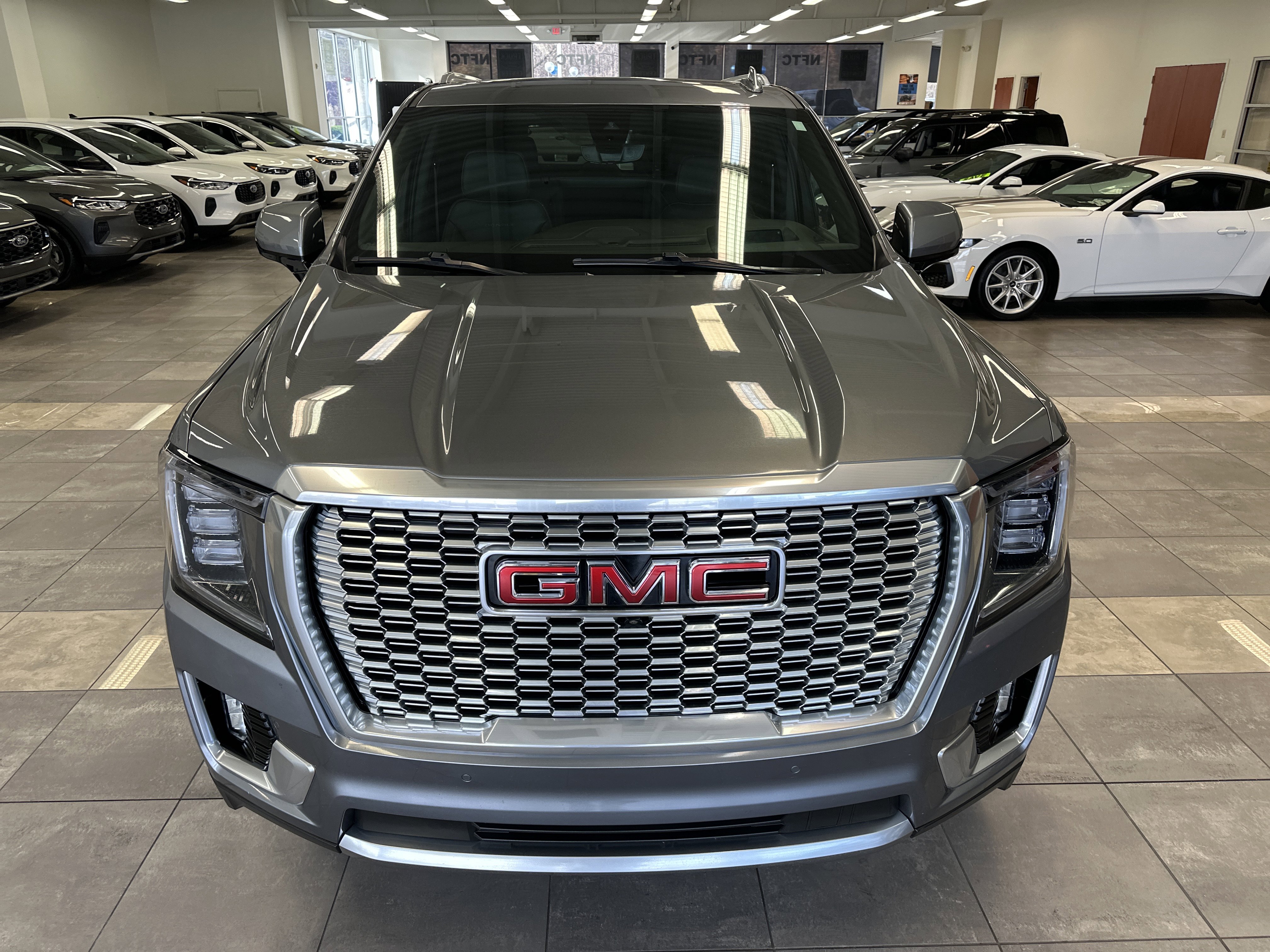 Used 2021 GMC Yukon Denali w/ Denali Premium Package image 23