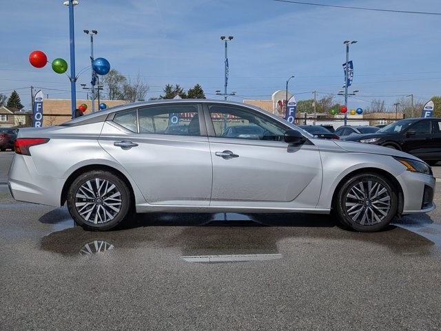 Used 2024 Nissan Altima 2.5 SV FWD image 3