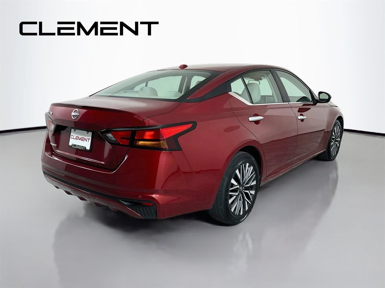 Used 2025 Nissan Altima 2.5 SV FWD image 7