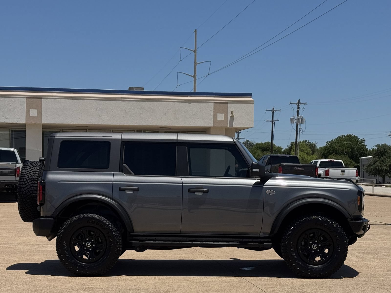 Certified 2024 Ford Bronco Wildtrak AWD/4WD image 3