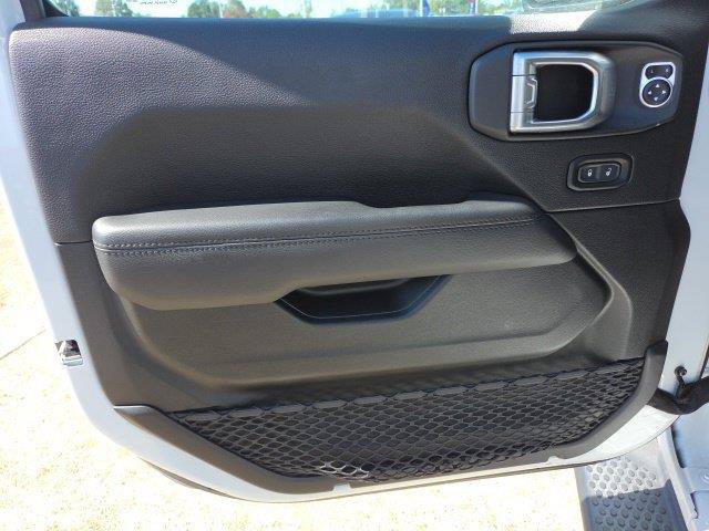 Used 2020 Jeep Wrangler Unlimited Sahara AWD/4WD image 34