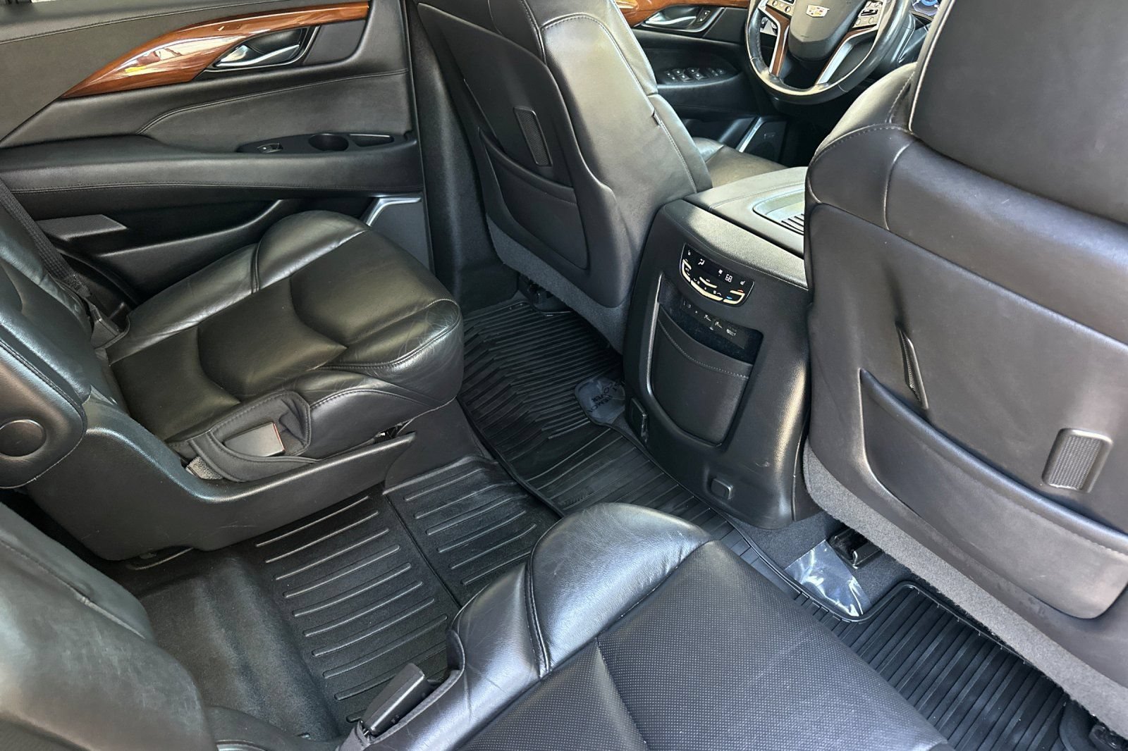 Used 2018 Cadillac Escalade Premium Luxury AWD/4WD image 19
