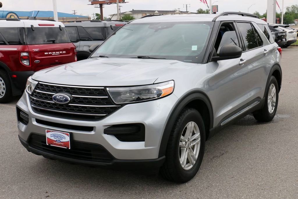 Certified 2022 Ford Explorer XLT image 2