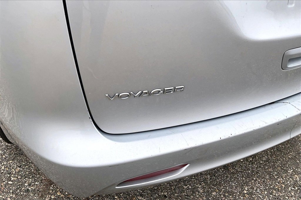 Used 2024 Chrysler Voyager LX image 6