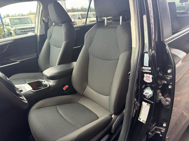 Used 2025 Toyota RAV4 LE image 17