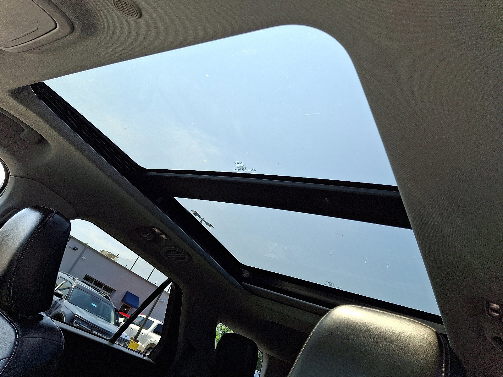 Certified 2022 Ford Explorer XLT w/ Equipment Group 202A image 21