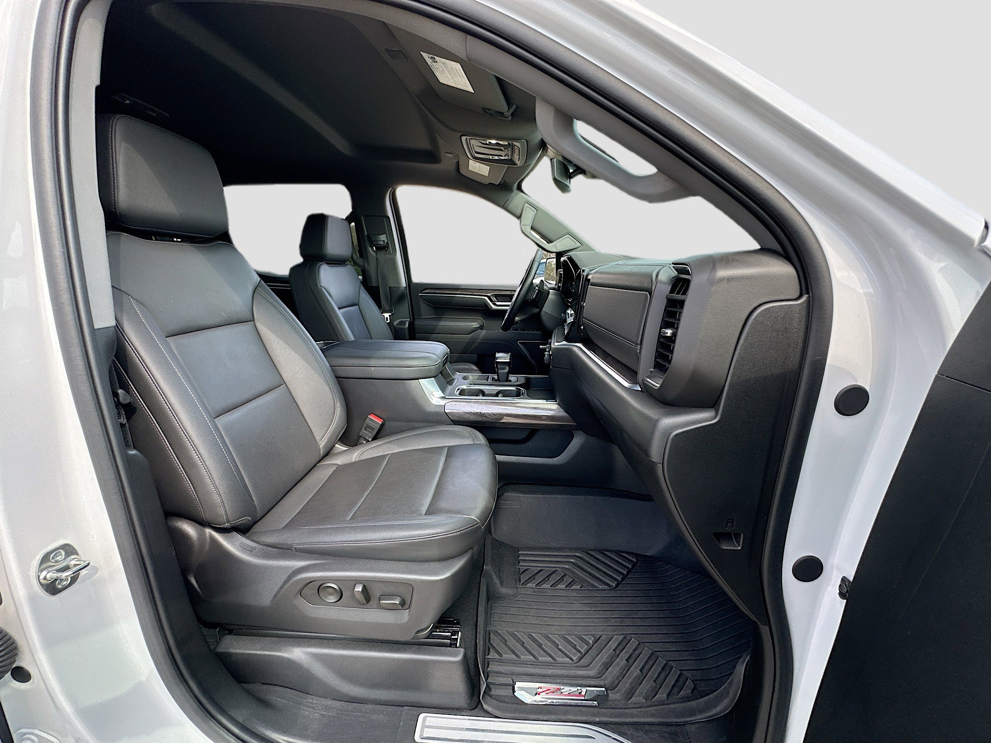 Used 2025 Chevrolet Silverado 1500 LTZ image 28